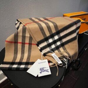 NWT Burberry 100% Cashmere Scarf | Classic Nova Check